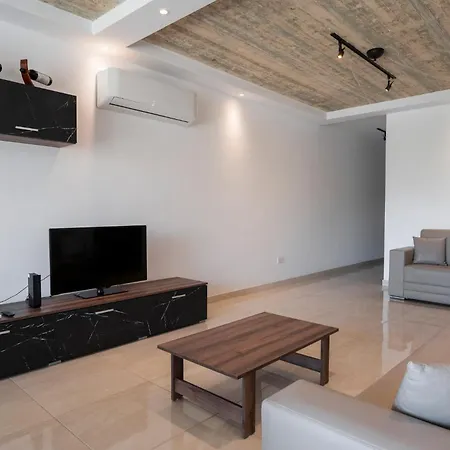 Bright 3br Getaway Spacious Airy & Family-friendly Appartement Sannat
