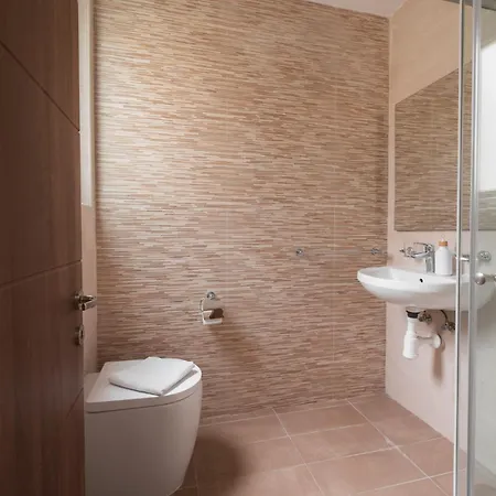 Bright 3br Getaway Spacious Airy & Family-friendly Appartement Sannat